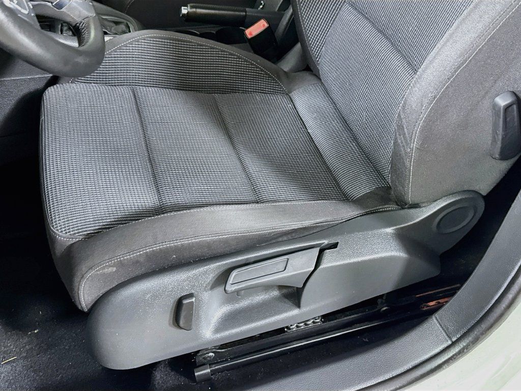 Used 2013 Volkswagen Golf TDI FWD image 22