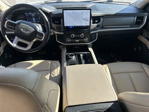 Used 2022 Ford Expedition XLT image 17
