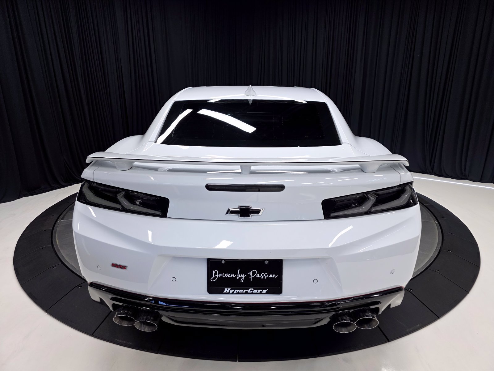 Used 2018 Chevrolet Camaro SS RWD image 12