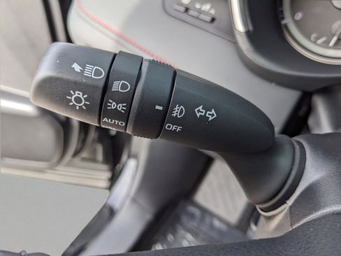 Used 2024 Toyota Highlander LE image 28