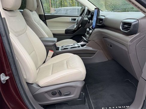 Used 2022 Ford Explorer Platinum w/ Equipment Group 601A image 13
