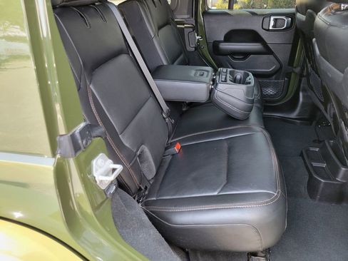 Used 2022 Jeep Wrangler Unlimited Rubicon w/ Trailer Tow Package AWD/4WD image 21