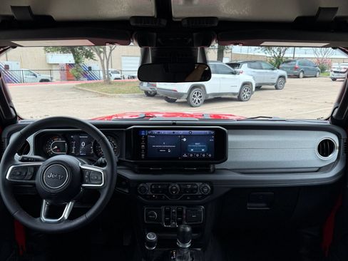 Used 2025 Jeep Wrangler Unlimited Sahara AWD/4WD image 34