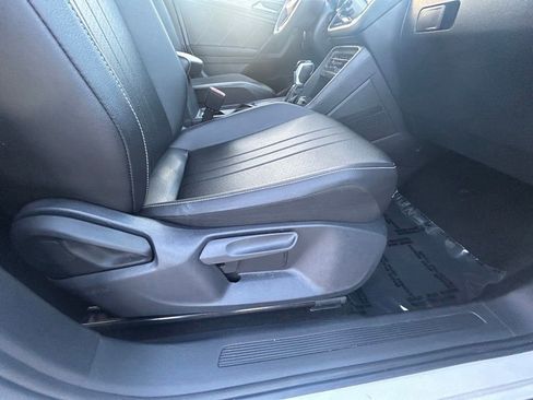 Used 2024 Volkswagen Tiguan SE image 18