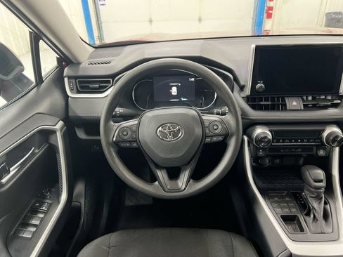 Used 2025 Toyota RAV4 XLE AWD/4WD image 11