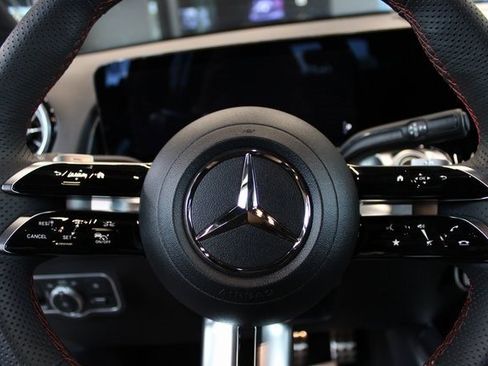 New 2024 Mercedes-Benz GLB 250 4MATIC image 15