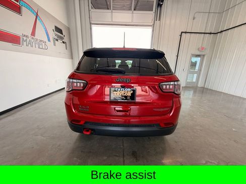 Used 2025 Jeep Compass Trailhawk AWD/4WD image 7