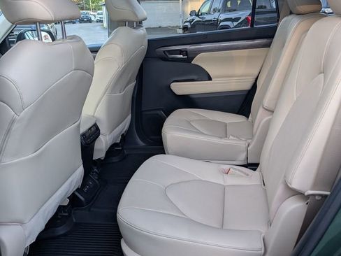 Used 2023 Toyota Highlander Platinum AWD/4WD image 15