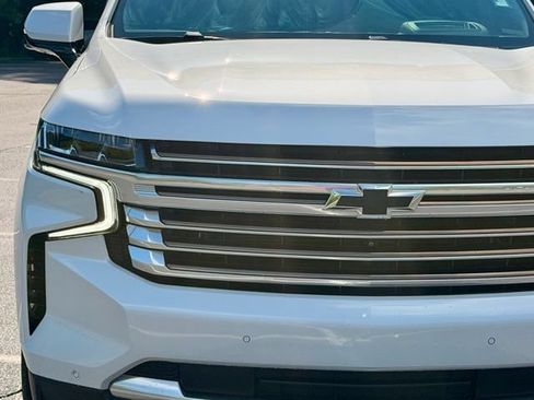 Used 2024 Chevrolet Suburban High Country w/ Advanced Technology Package AWD/4WD image 13