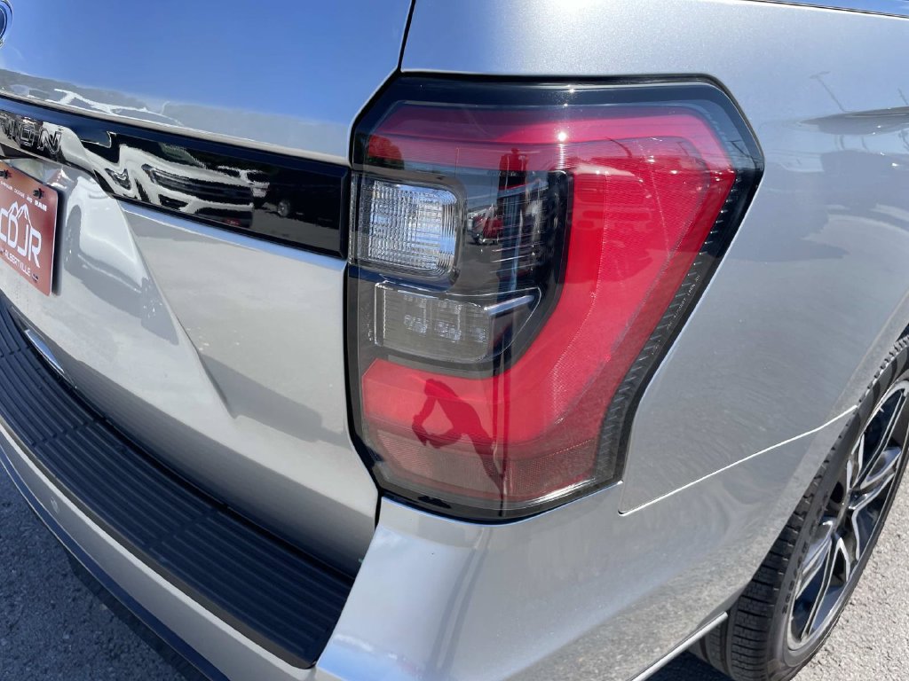 Used 2020 Ford Expedition Limited w/ Equipment Group 303A AWD/4WD image 22
