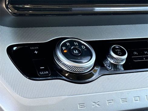 Used 2025 Ford Expedition Active image 33