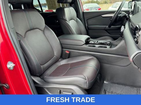 Certified 2025 Honda Pilot Black Edition image 12