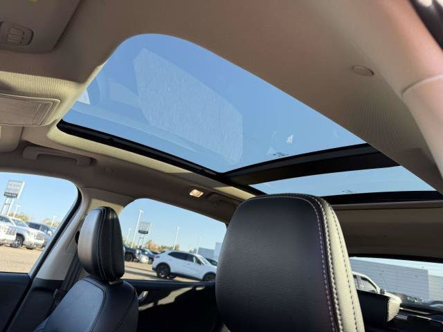 Used 2020 Ford Escape Titanium AWD/4WD image 14