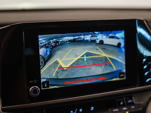 Used 2025 Toyota Camry SE image 24