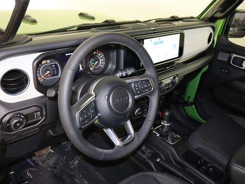Used 2026 Jeep Wrangler Unlimited Sahara AWD/4WD image 24