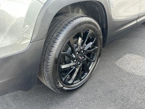 Used 2024 GMC Terrain SLE w/ Driver Convenience Package image 21