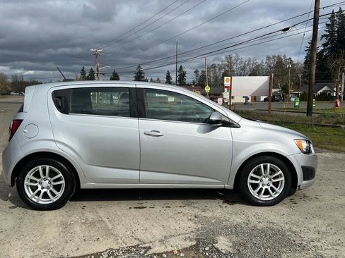 Used 2016 Chevrolet Sonic LT w/ Fun and Sun Package image 11