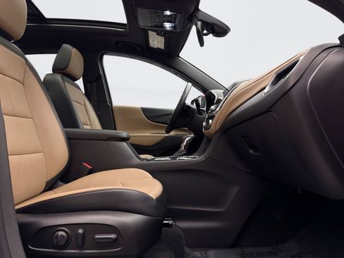 Used 2023 Chevrolet Equinox Premier image 19