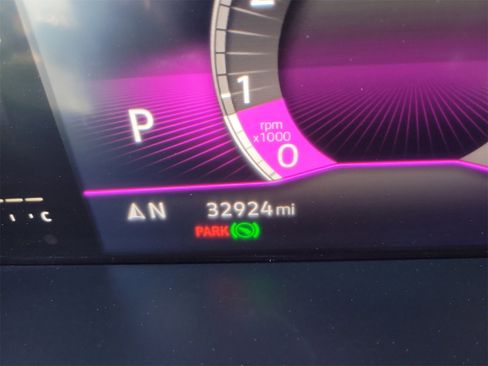 Used 2022 Volkswagen Tiguan SE R-Line image 34