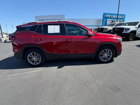 Used 2023 GMC Terrain SLT w/ Infotainment Package II FWD image 2