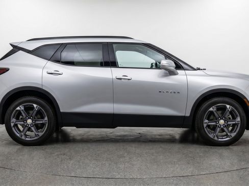 Used 2025 Chevrolet Blazer LT FWD image 11