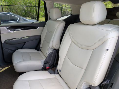 Used 2020 Cadillac XT6 Premium Luxury image 38