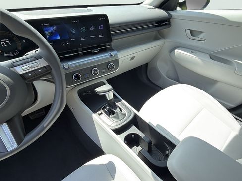 Used 2024 Hyundai Kona SE FWD image 28