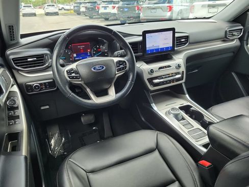 Used 2023 Ford Explorer XLT w/ Equipment Group 202A RWD image 11