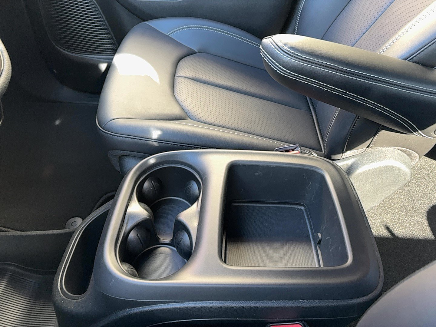 New 2026 Chrysler Pacifica Select AWD/4WD image 28