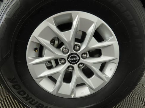 Used 2024 Nissan Frontier SV w/ Technology Package image 33