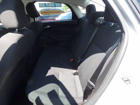 Used 2016 Ford Focus SE w/ SE Sport Package FWD image 9