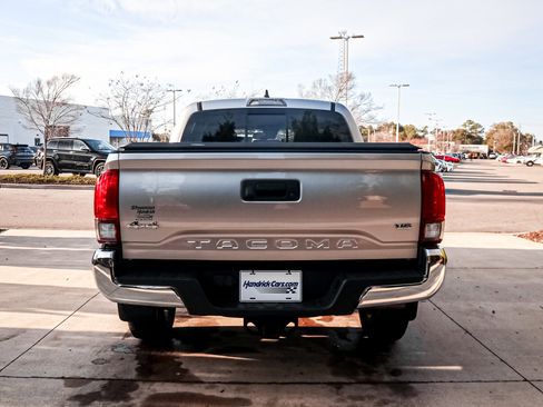 Used 2022 Toyota Tacoma SR5 image 9