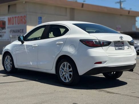 Used 2017 Toyota Yaris iA FWD image 11