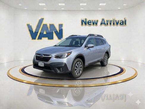 Used 2020 Subaru Outback Premium AWD/4WD image 1