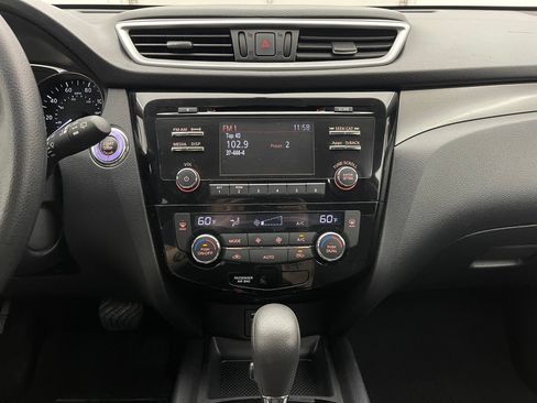 Used 2016 Nissan Rogue SV AWD/4WD image 21