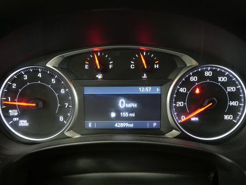 Used 2024 GMC Terrain SLT AWD/4WD image 13