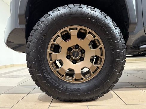 Used 2024 Toyota Tacoma Trailhunter image 9