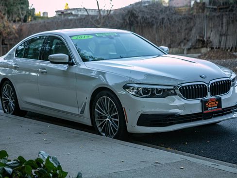 Used 2019 BMW 530e w/ Convenience Package image 3