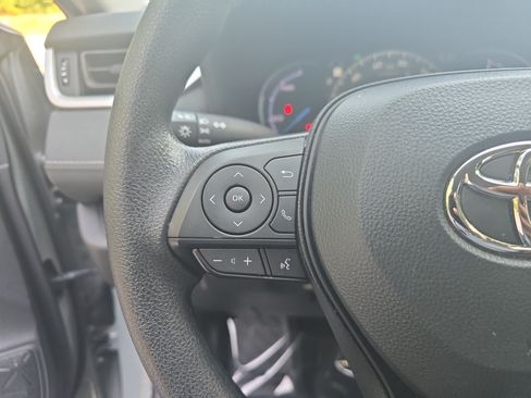 Used 2023 Toyota RAV4 XLE AWD/4WD image 16