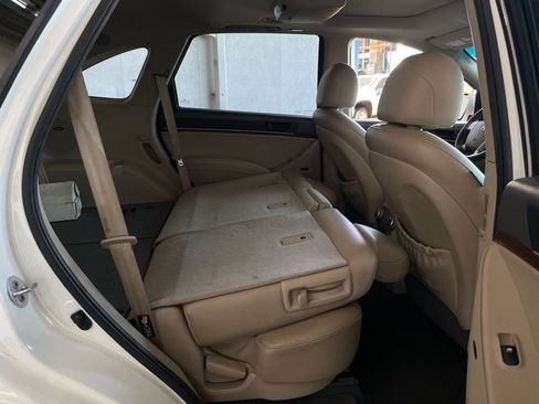 Used 2012 Hyundai Veracruz Limited w/ Entertainment Pkg image 26