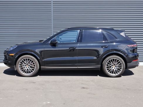 Certified 2023 Porsche Cayenne Platinum Edition AWD/4WD image 2