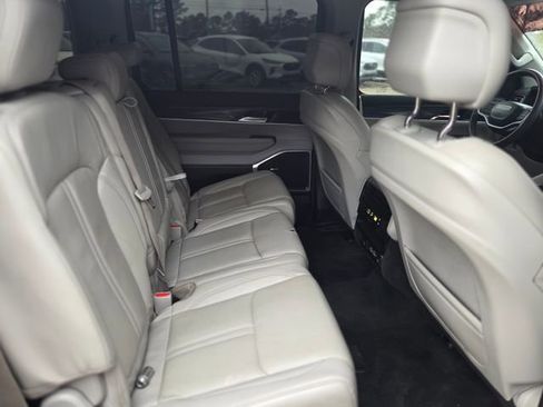 Used 2022 Jeep Wagoneer Series III image 19