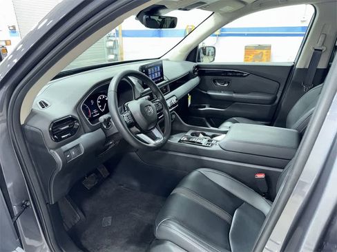 Used 2025 Honda Pilot EX-L image 30