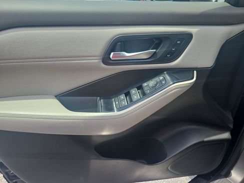 Used 2023 Nissan Rogue SL FWD image 25