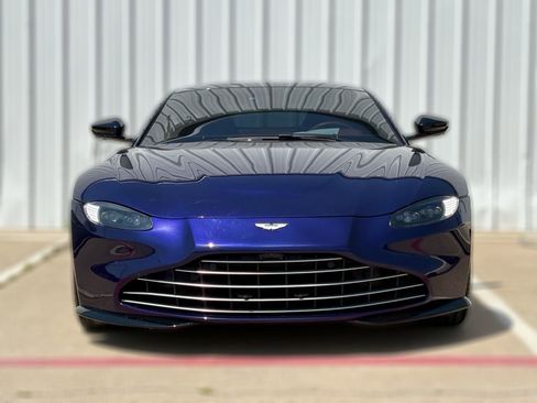 Used 2023 Aston Martin V8 Vantage Coupe RWD image 3