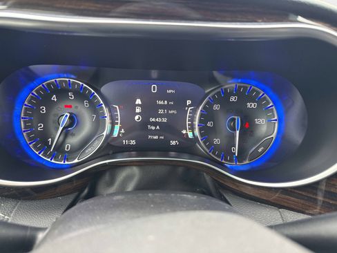 Used 2023 Chrysler Pacifica Limited image 10