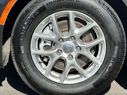 Used 2023 Chrysler Pacifica Touring-L FWD image 31