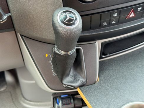 Used 2018 Mercedes-Benz Sprinter 2500 image 22