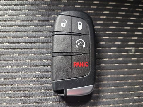 Used 2019 Dodge Journey SE image 32