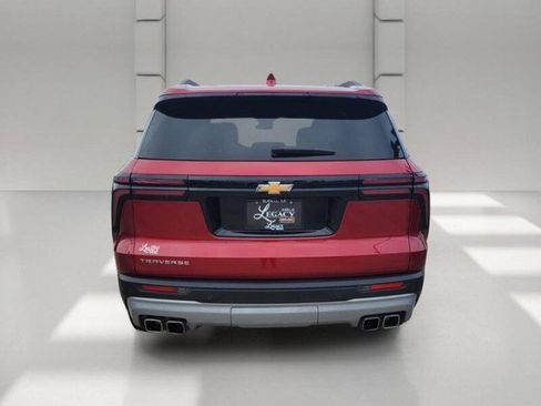 Used 2025 Chevrolet Traverse LT w/ Driver Confidence Package FWD image 5